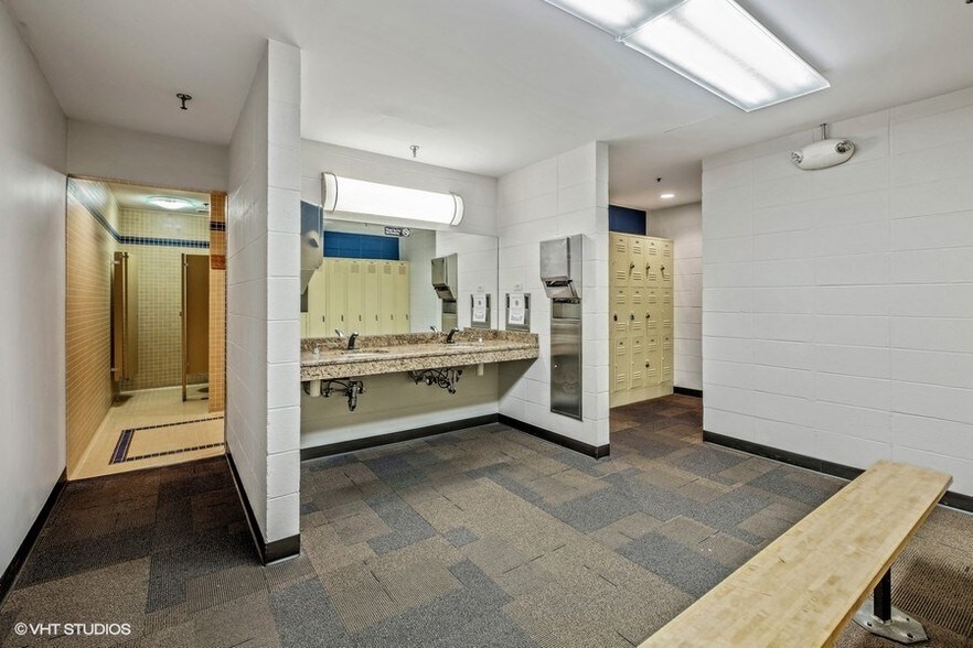 More Photos Of Northfield Plz, Northfield Office For Lease