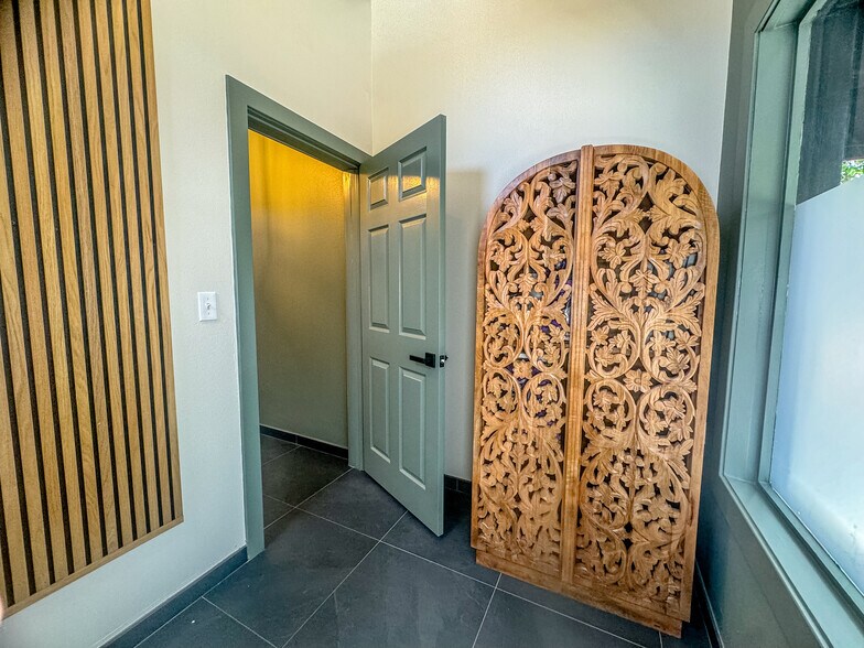 More Photos Of 212 Main St, Seal Beach Office Residential For Lease