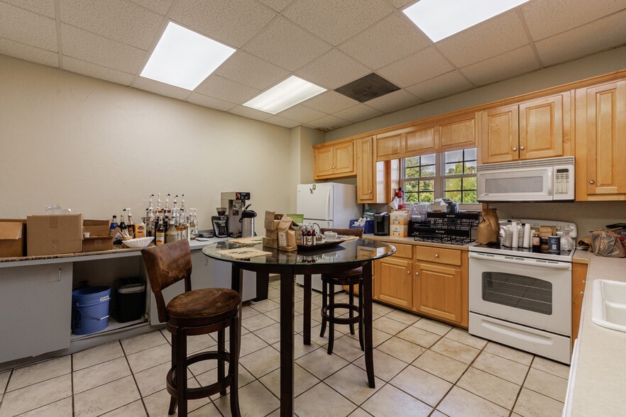 More Photos Of 12230 Cumming Hwy, Canton Warehouse For Lease