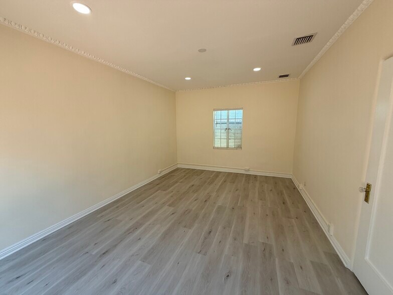 More Photos Of 9528-9546 Brighton Way, Beverly Hills Storefront Retail Office For Lease
