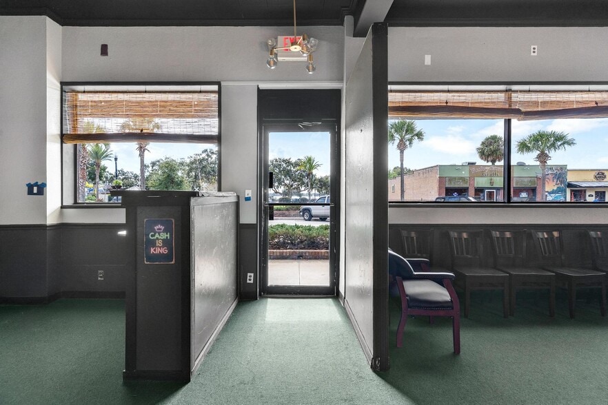 More Photos Of 227 E Main St, Tavares General Retail For Sale