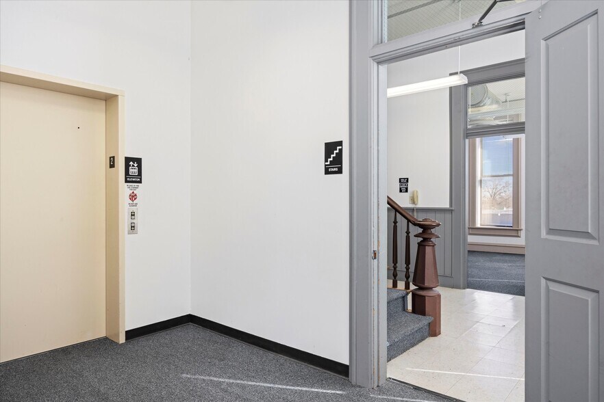 More Photos Of 2-4 W Ohio St, Butler Office For Lease