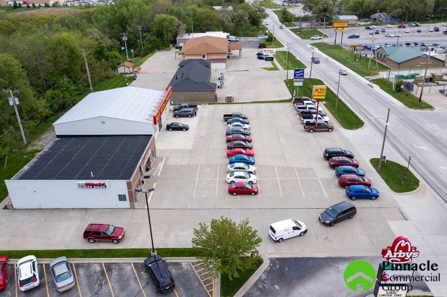 More Photos Of 1651 S 11th St, Nebraska City Showroom For Sale