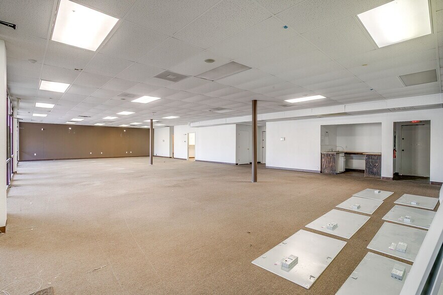 More Photos Of 5801 Curzon Ave, Fort Worth General Retail For Lease