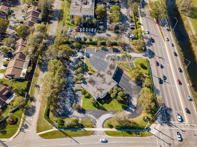 More Photos Of 10000 Taft St, Pembroke Pines Bank For Lease