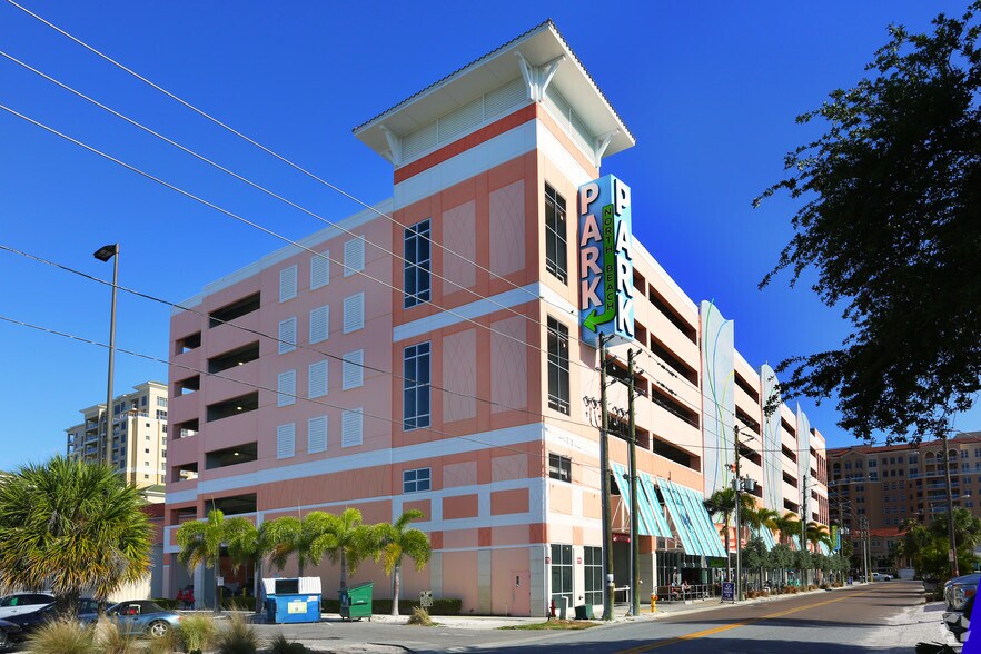 More Photos Of 490 Poinsettia Ave, Clearwater Parking Garage For Lease