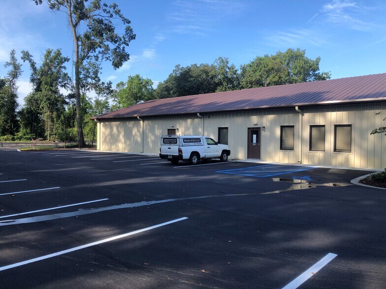 More Photos Of 1951 Dulsey Rd, Charleston Light Distribution For Lease