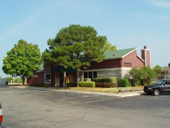 More Photos Of 2302 S 137th East Ave, Tulsa Apartments For Sale