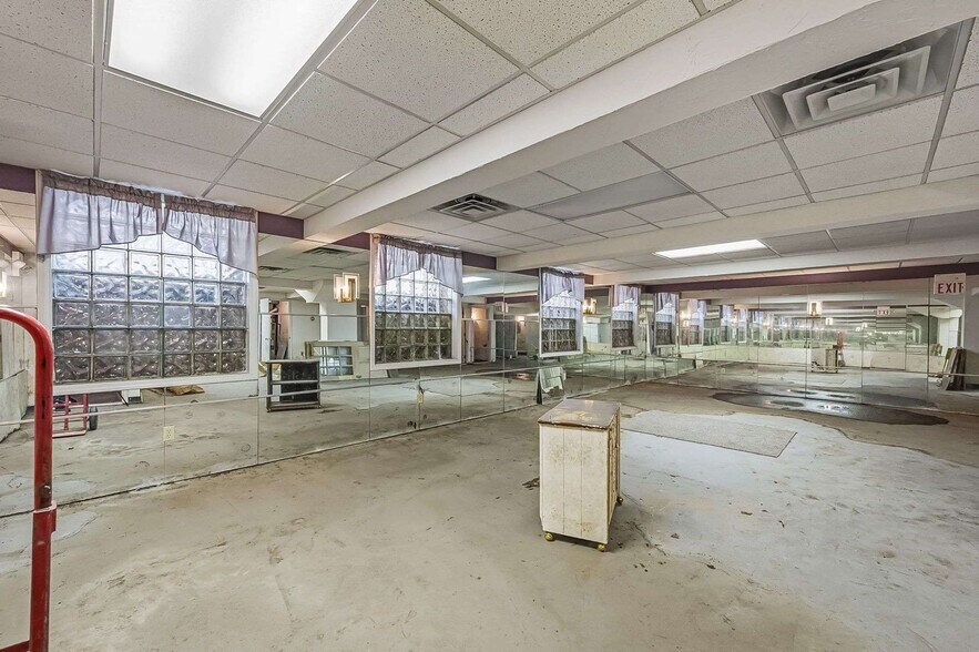 More Photos Of 412 E River St, Elyria Office For Sale