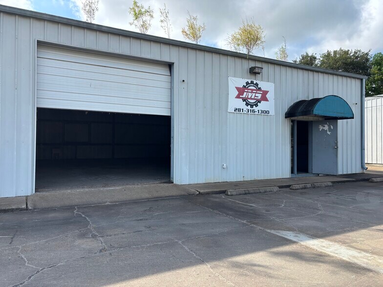 More Photos Of 1120-1132 County Road 129, Alvin Warehouse For Lease