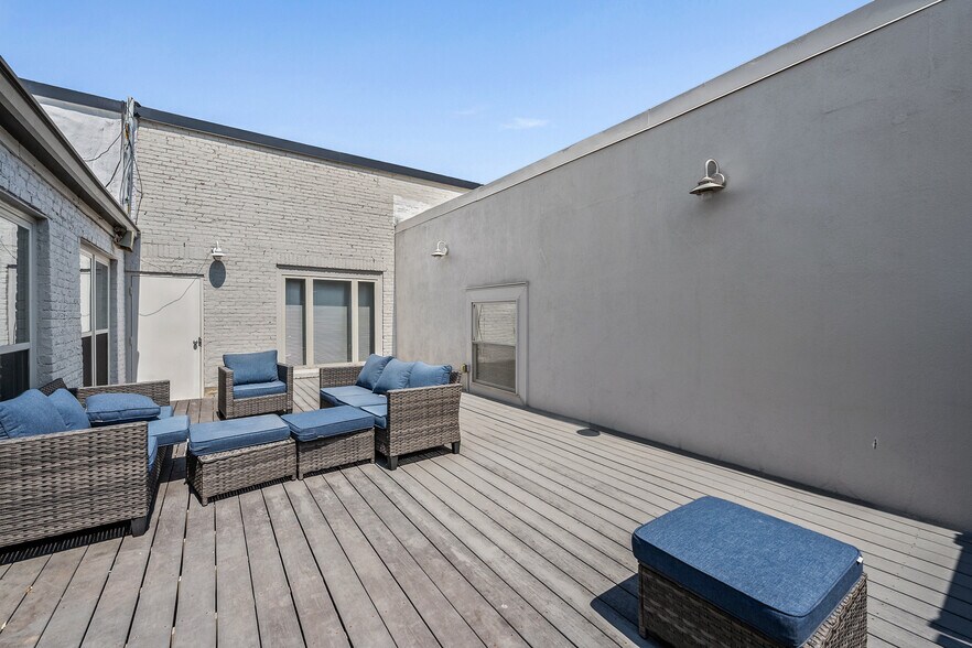 More Photos Of 105 E North St, Greenville Office For Lease