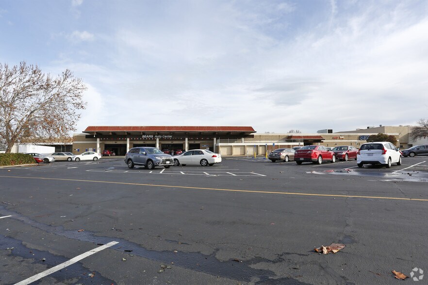 More Photos Of 2600 Somersville Rd, Antioch Department Store For Sale