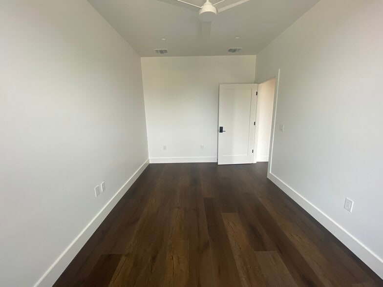 More Photos Of 123 E Jackson St, Burnet Coworking Space