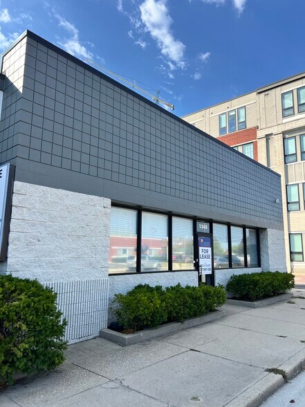 More Photos Of 1340 N Illinois St, Indianapolis Showroom For Lease