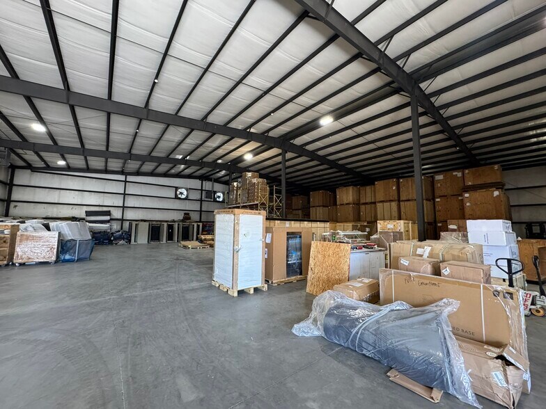 More Photos Of 10505 Maumelle Blvd, Maumelle Warehouse For Lease