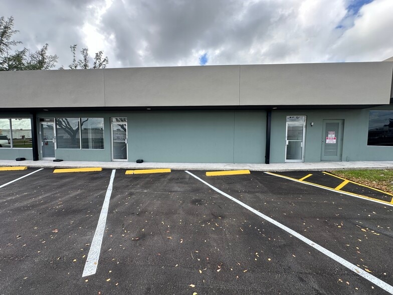 More Photos Of 2900 W Hallandale Beach Blvd, Hallandale Unknown For Lease