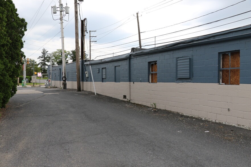 More Photos Of 700 N Hanover St, Carlisle Freestanding For Sale