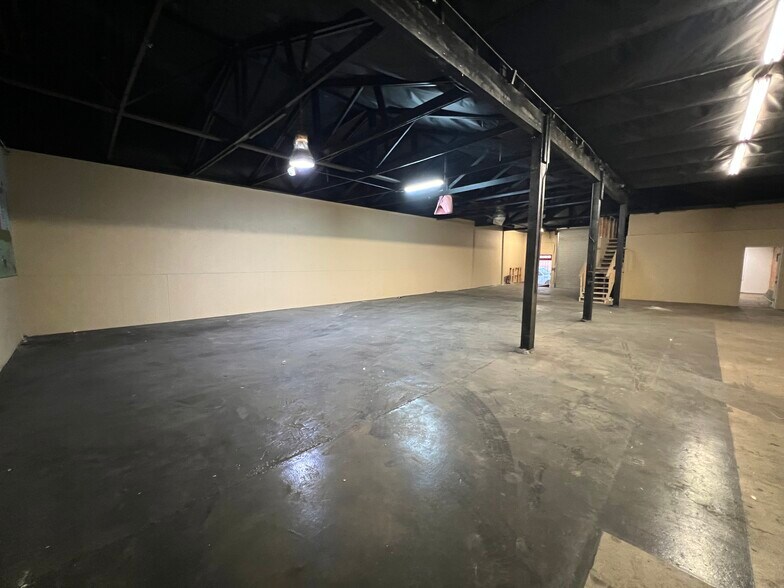 More Photos Of 2118 19th St, Sacramento Light Distribution For Lease