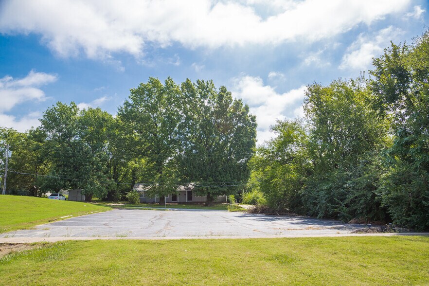 More Photos Of 5907 Highgrove Rd, Grandview Office For Lease