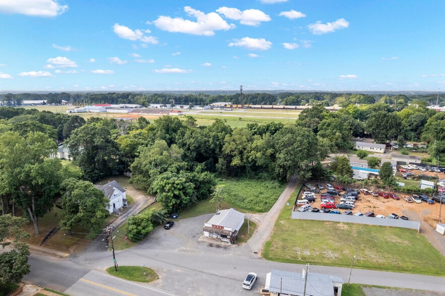 More Photos Of 916 Howard St, Spartanburg Freestanding For Sale