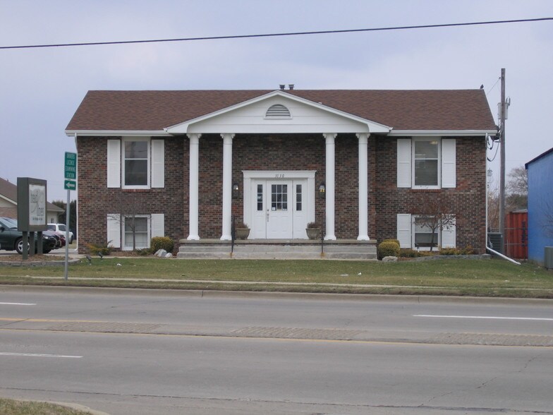 Primary Photo Of 3130 N Woodford St, Decatur General Retail For Sale
