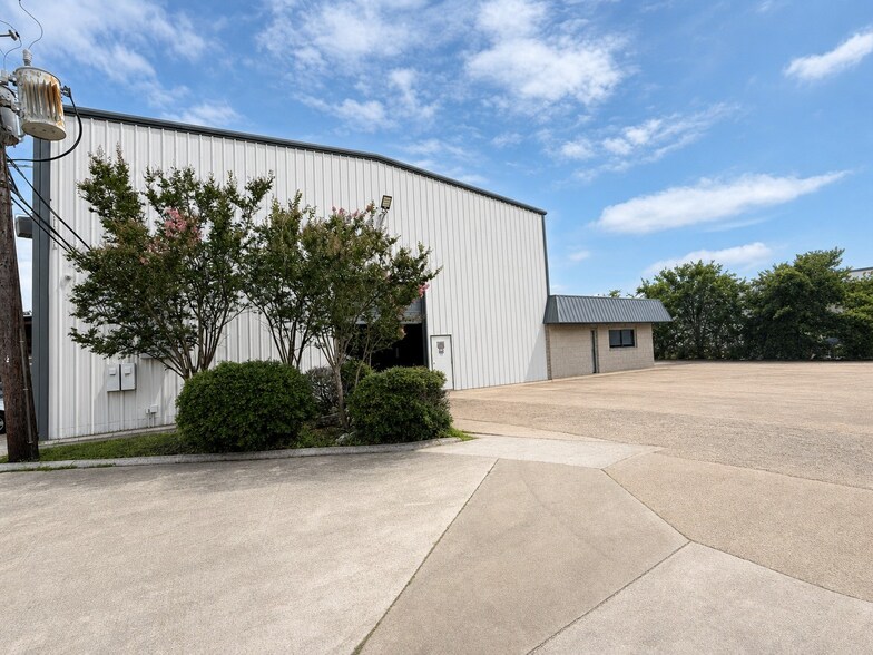 More Photos Of 6445 Burlington Dr, Houston Warehouse For Lease