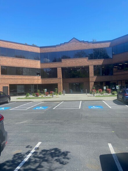 More Photos Of 19515 North Creek Pky, Bothell Office For Lease