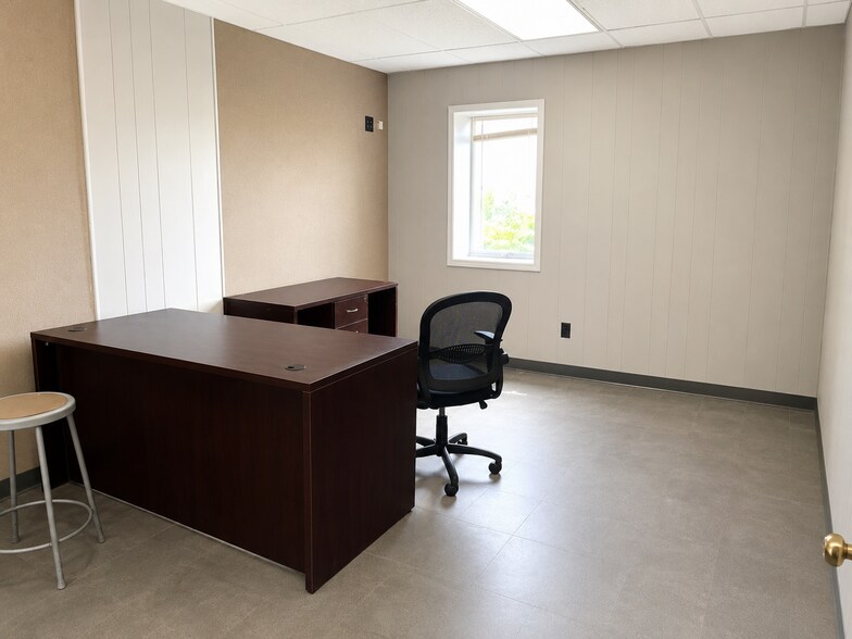 More Photos Of 811 Commerce Dr, Kendallville Manufacturing For Sale