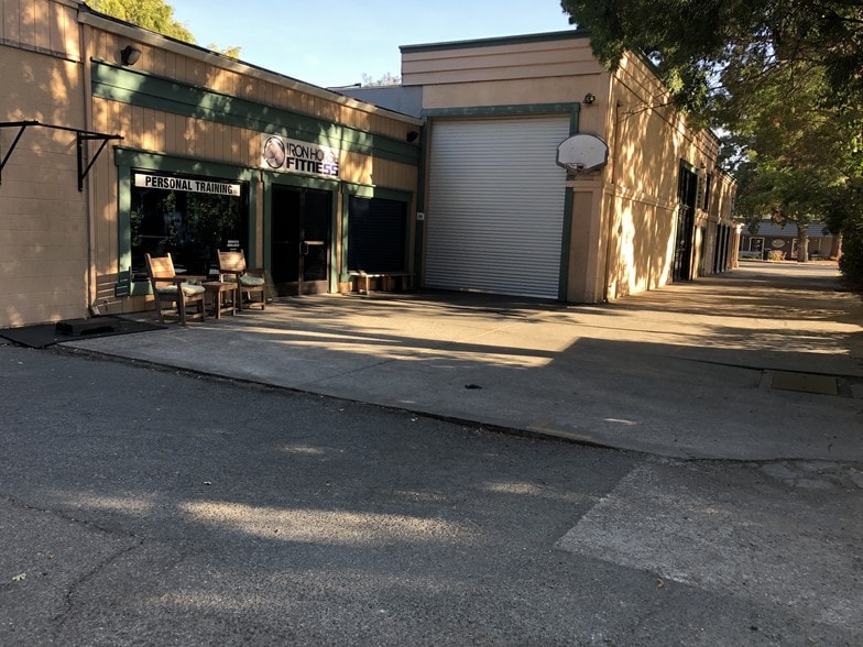 More Photos Of 115 Railroad Ave, Danville General Retail For Lease