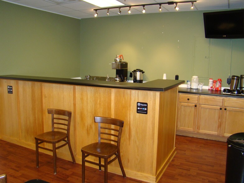 More Photos Of 9876 Main St, Woodstock Flex For Sale