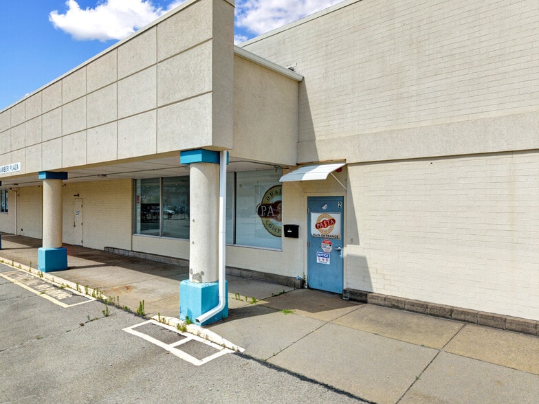 More Photos Of 100 Chamber Plz, Charleroi Supermarket For Lease