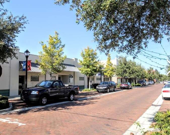 More Photos Of 2-18 N Eustis St, Eustis Medical For Lease