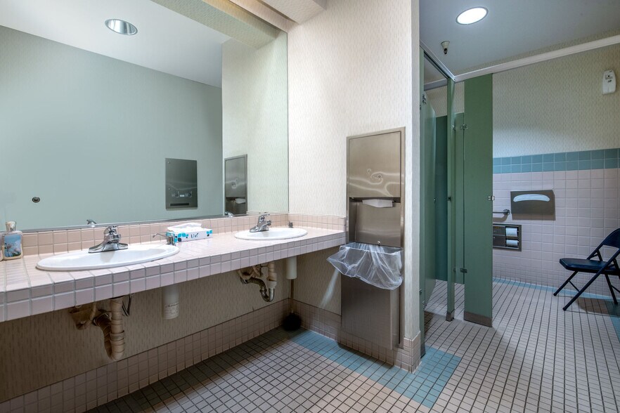 More Photos Of 350 Crown Point Cir, Grass Valley Office For Lease