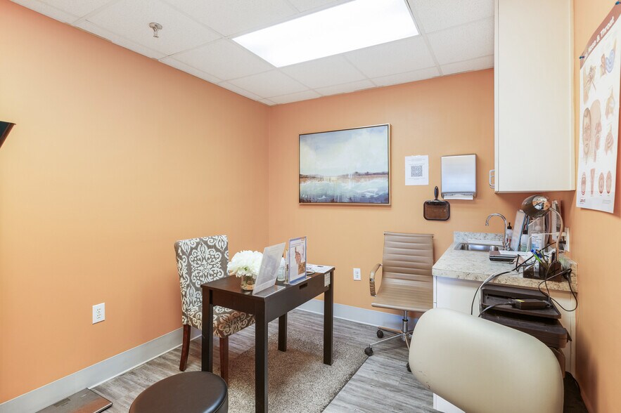 More Photos Of 1100-1108 Hospital Dr, Stockbridge Medical For Lease