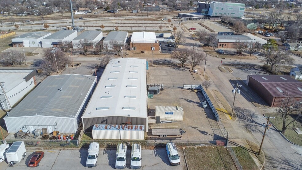 More Photos Of 1006 N University Blvd, Norman Warehouse For Lease