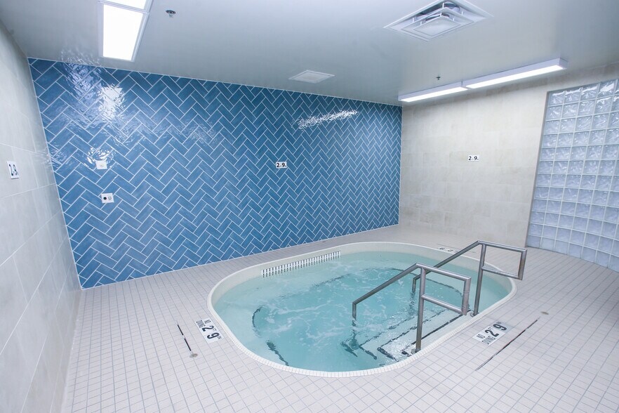 More Photos Of 3660 Guion Rd, Indianapolis Medical For Lease