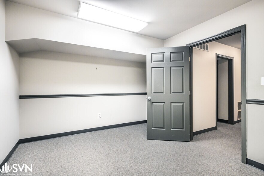 More Photos Of 125 Macarthur Ct, Nicholasville Manufacturing For Lease