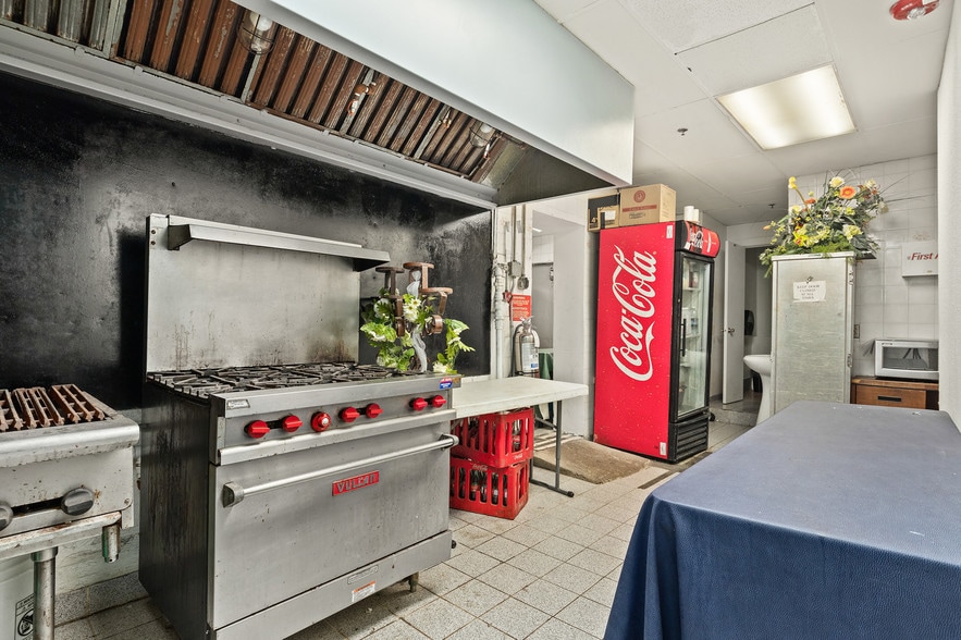 More Photos Of 2121 N Saint Marys St, San Antonio Restaurant For Lease