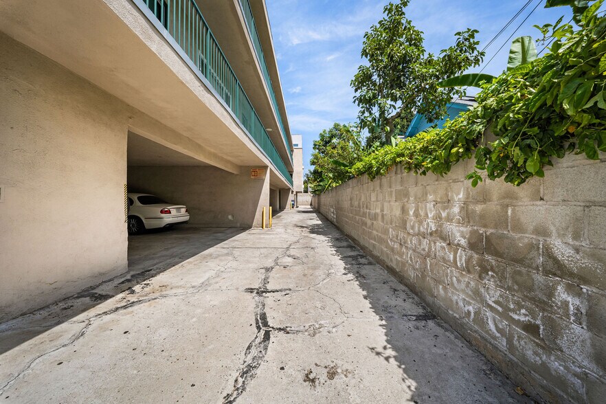 More Photos Of 5345 La Mirada Ave, Los Angeles Apartments For Sale