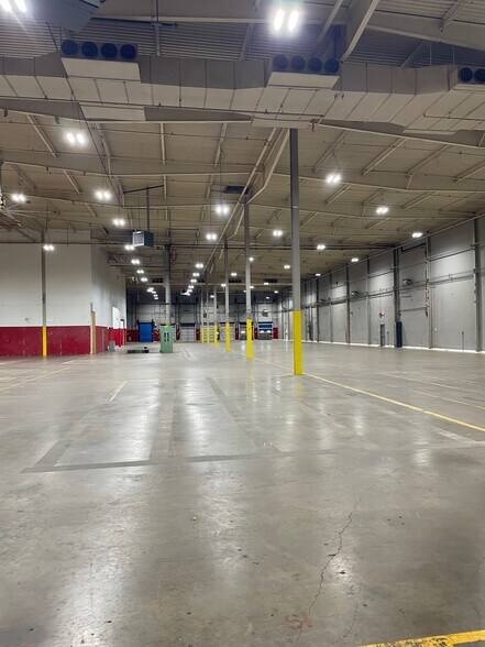 More Photos Of 1500 E Broad St, Mansfield Distribution For Lease