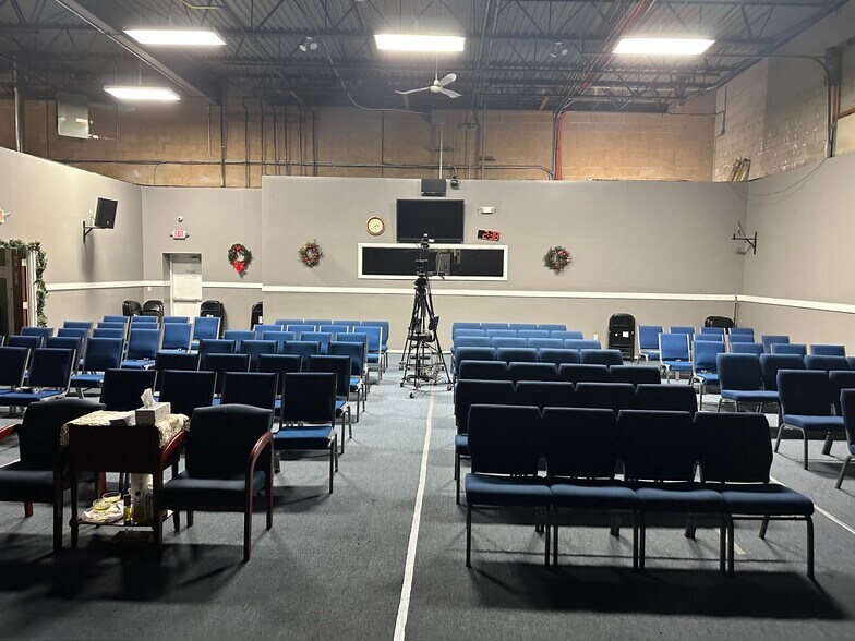 More Photos Of 52 Connecticut Ave, South Windsor Light Manufacturing For Lease