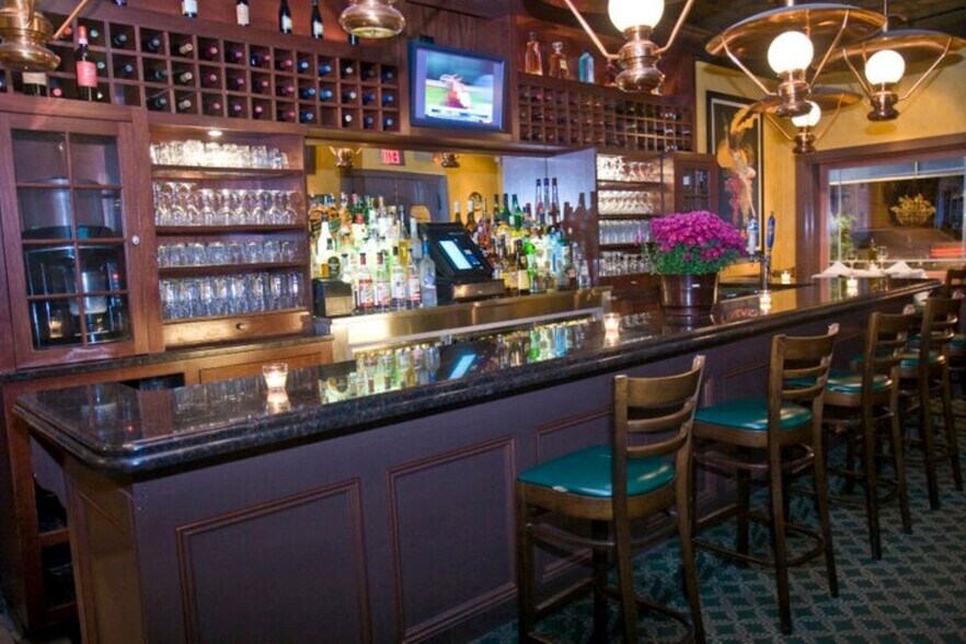 More Photos Of 390 City Island Ave, Bronx Restaurant For Lease