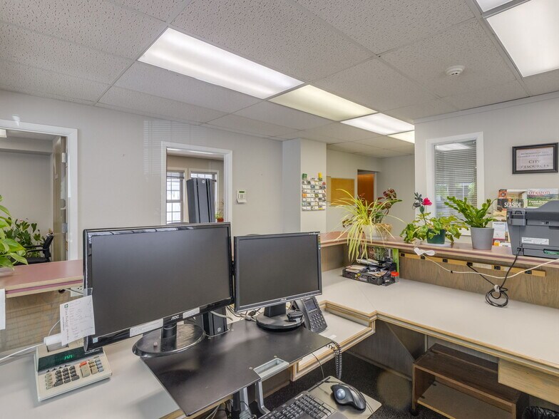 More Photos Of 319 NE 5th St, McMinnville Office Residential For Sale