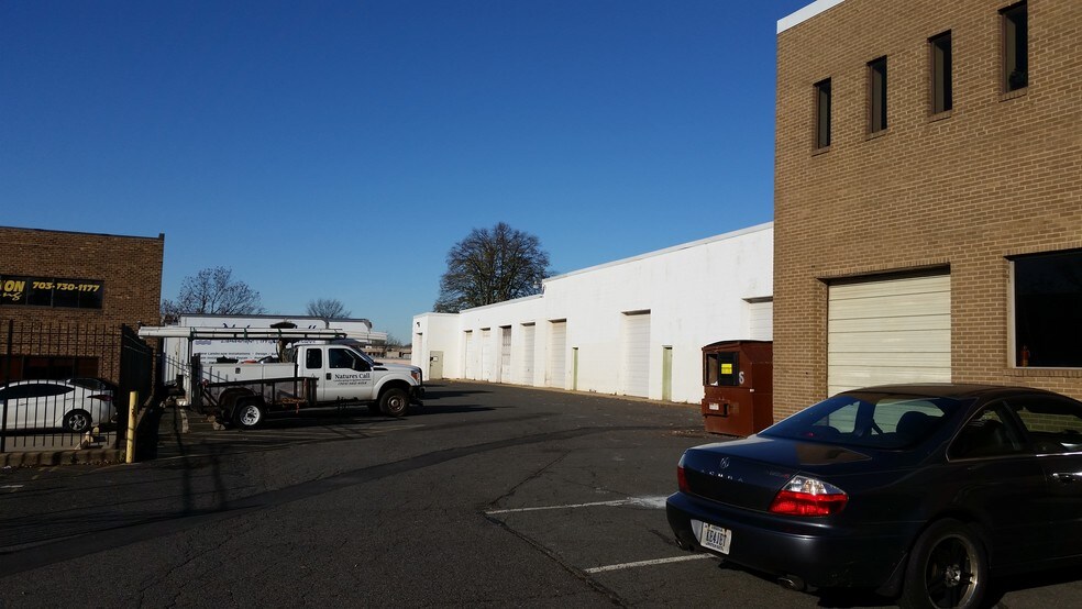 More Photos Of 2800 Juniper St, Fairfax Warehouse For Lease