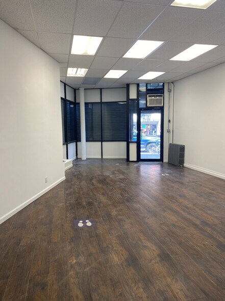 More Photos Of 358 Broadway, Brooklyn Storefront Retail Residential For Lease