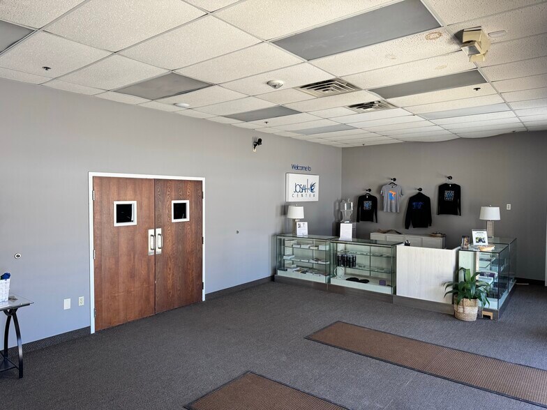 More Photos Of 1600 Gervais Ave, Maplewood Warehouse For Lease