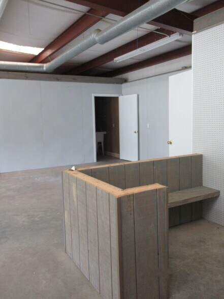 More Photos Of 220 SE Pike Rd, Sumter Garden Center For Lease