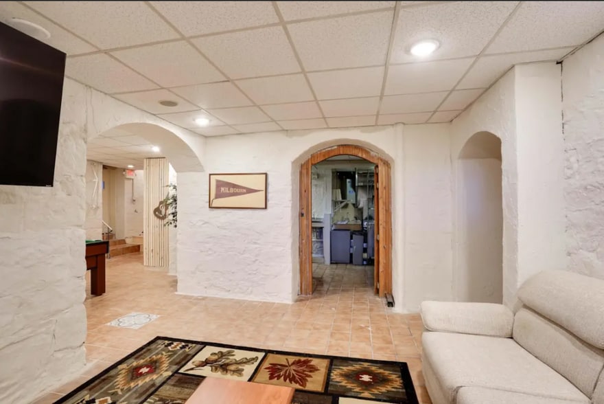 More Photos Of 211 Wisconsin Ave, Wisconsin Dells Hotel For Sale