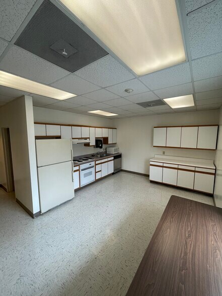 More Photos Of 12 N Washington St, Winchester Specialty For Sale