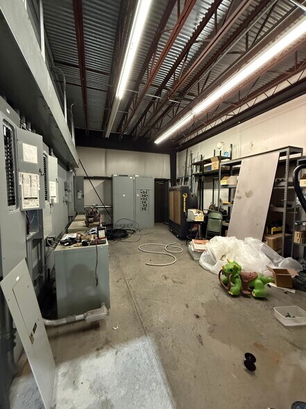 More Photos Of 1202 Industrial Dr, Warsaw Industrial For Sale